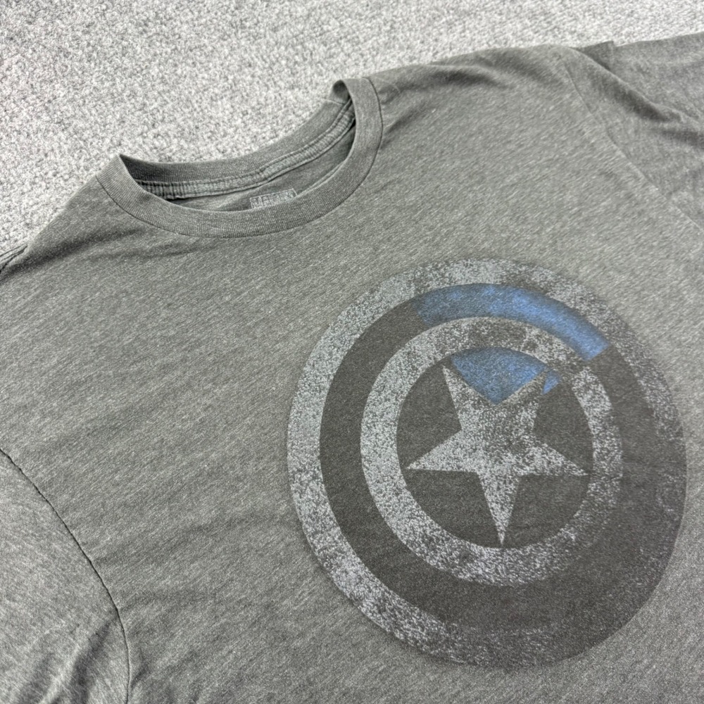 Marvel Captain America T-Shirt Large Gray Shield Graphic Short Sleeve Mens